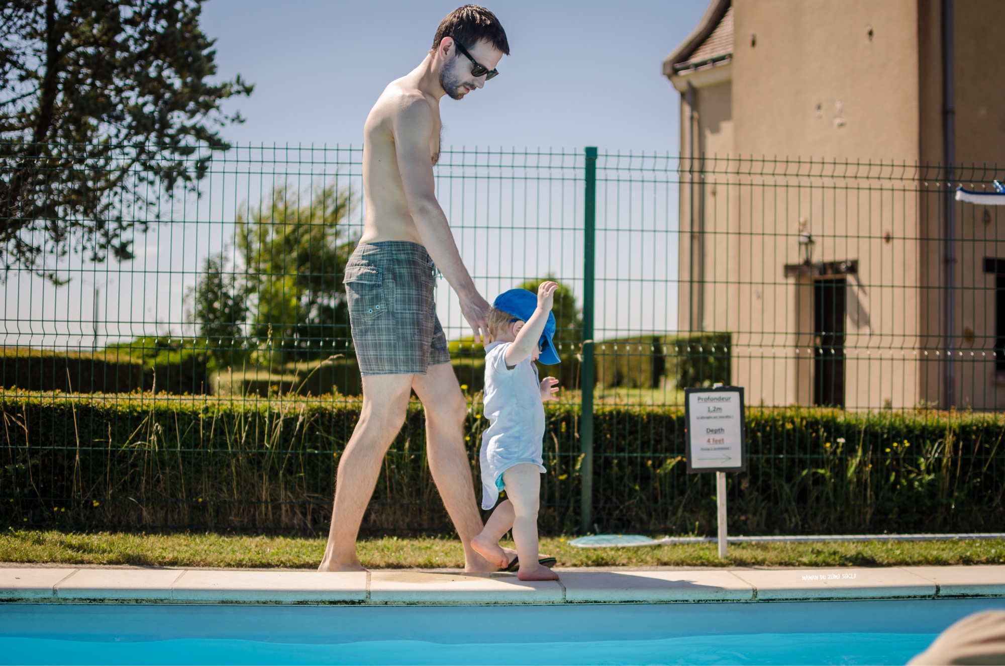 au-bord-de-la-piscine