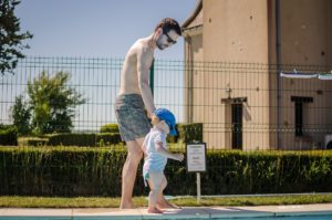 au-bord-de-la-piscine